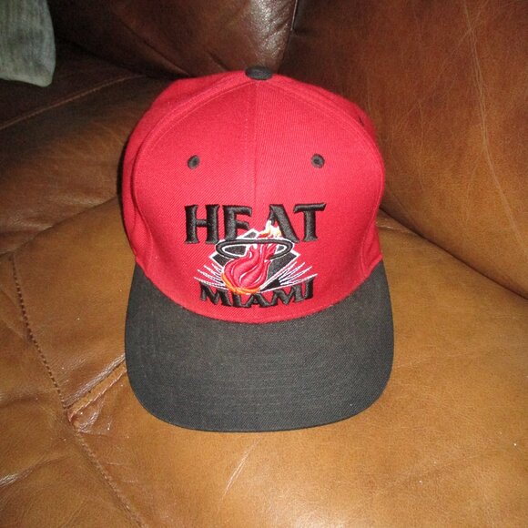 Mitchell & Ness Miami Heat Snapback - Picture 1 of 7
